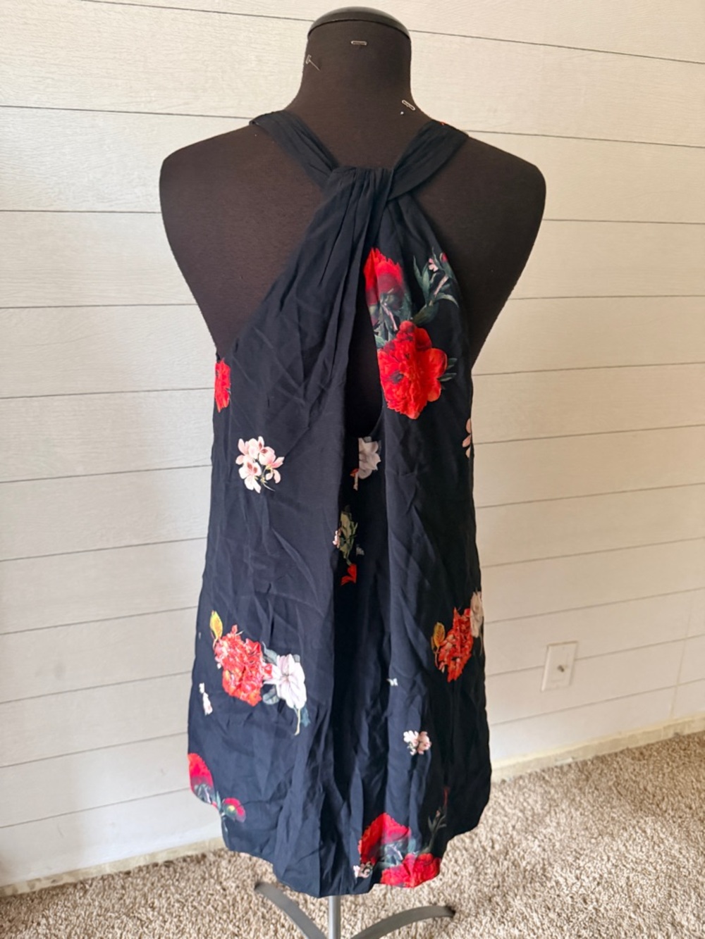 Alice + Olivia Liz Twist Back Dress in Castaway Floral - Picture 8 of 10
